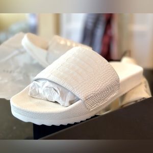 Frida Salvador Lea Sport Slides. BNNW